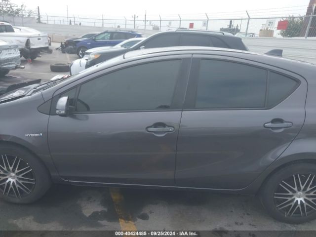 JTDKDTB33G1128842 Toyota Prius C Two