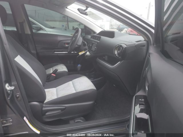 JTDKDTB33G1128842 Toyota Prius C Two