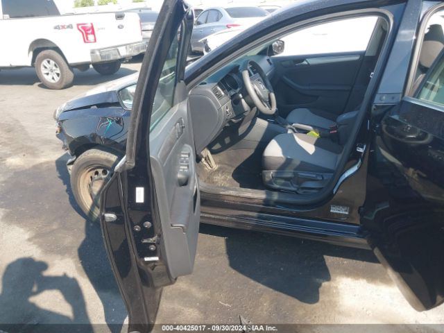 3VW2B7AJ4HM235963 Volkswagen Jetta 1.4t S
