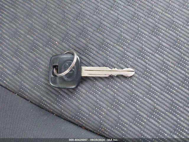 VNKKTUD32HA084587 Toyota YARIS L