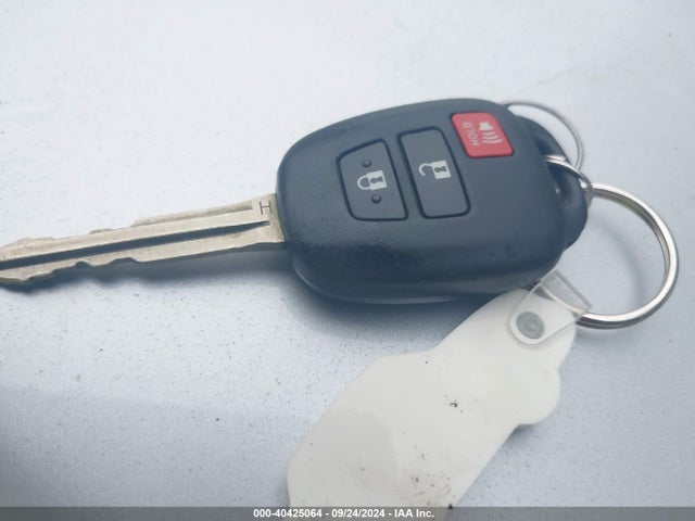 Toyota RAV4 LE 2014 JTMZFREVXEJ021034 Image 11