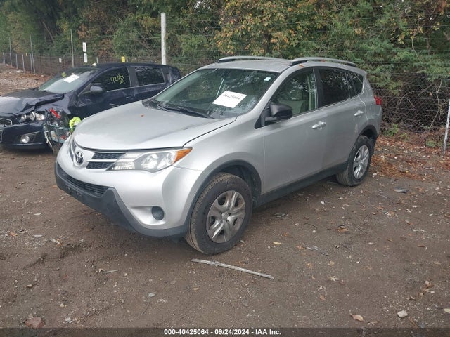 Toyota RAV4 LE 2014 JTMZFREVXEJ021034 Image 2
