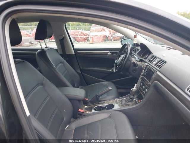 1VWGT7A31HC044054 Volkswagen Passat 1.8t Se