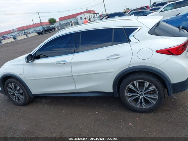 SJKCH5CR6HA031866 Infiniti Qx30 Premium