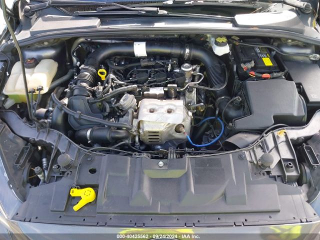 1FADP3FE8JL238301 Ford FOCUS SE