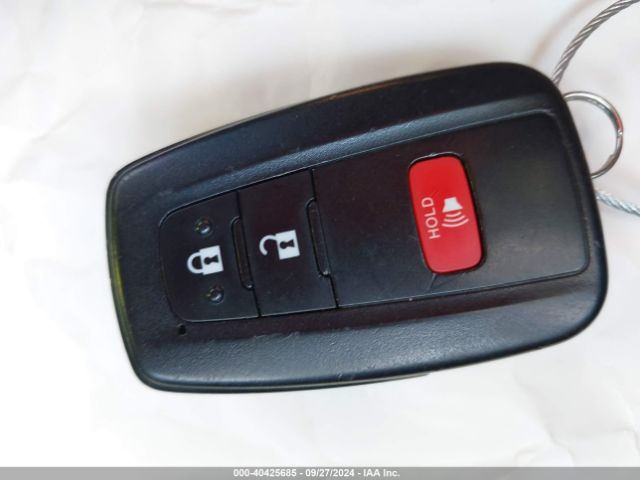 JTDL9MFU8N3034858 Toyota Prius Le Awd-e