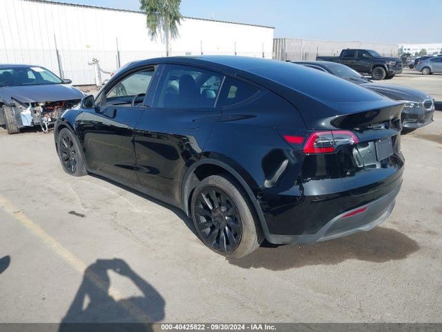 2021 TESLA MODEL Y 5YJYGDEEXMF208467 Photo 2