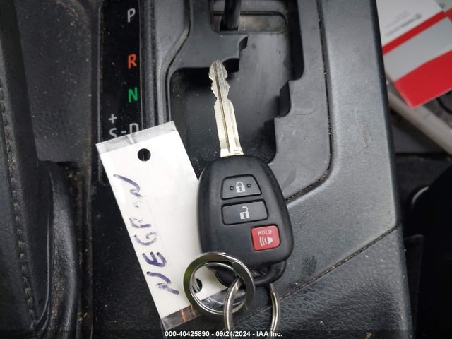 Toyota RAV4 LE 2016 JTMBFREV1GJ072958 Image 11