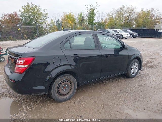 Chevrolet Sonic Ls Auto 2017 1G1JB5SH8H4174457 Image 4