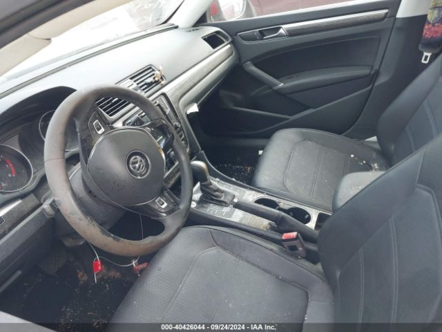 1VWBA7A32JC050130 Volkswagen Passat 2.0t Se