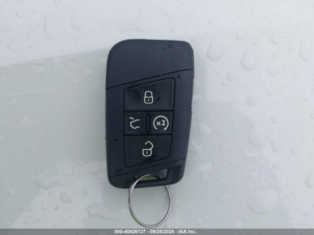 3VV2B7AX8JM038390 Volkswagen Tiguan 2.0t Se/2.0t Sel