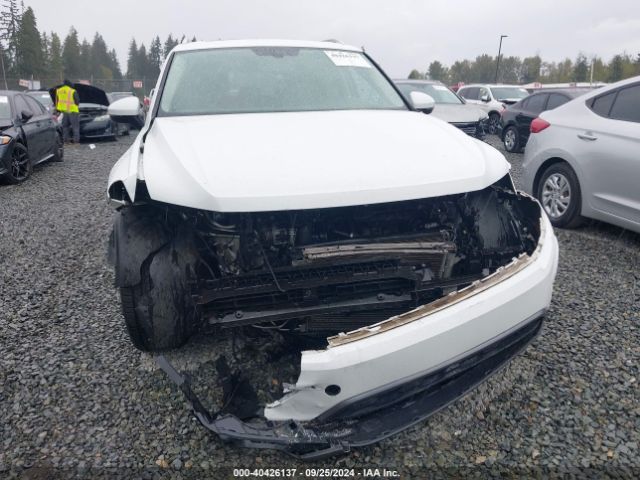 3VV2B7AX8JM038390 Volkswagen Tiguan 2.0t Se/2.0t Sel