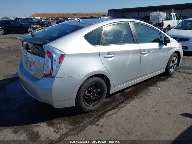 Toyota Prius Two 2015 JTDKN3DU5F0480022 Image 4