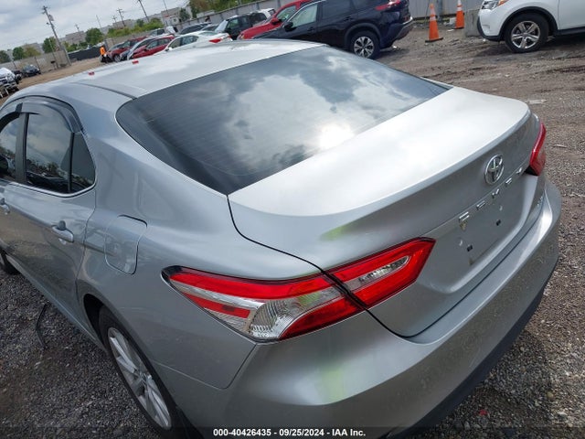 Toyota CAMRY LE 2018 4T1B11HK5JU103048 Image 3