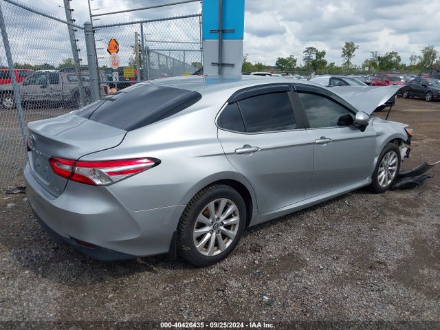 Toyota CAMRY LE 2018 4T1B11HK5JU103048 Image 4