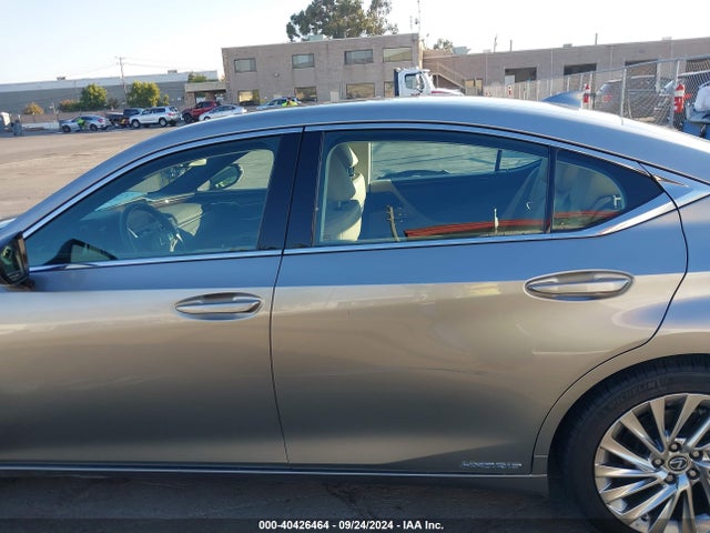 58AEA1C16MU001444 Lexus Es 300h Luxury