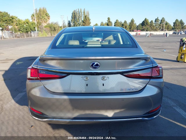 58AEA1C16MU001444 Lexus Es 300h Luxury
