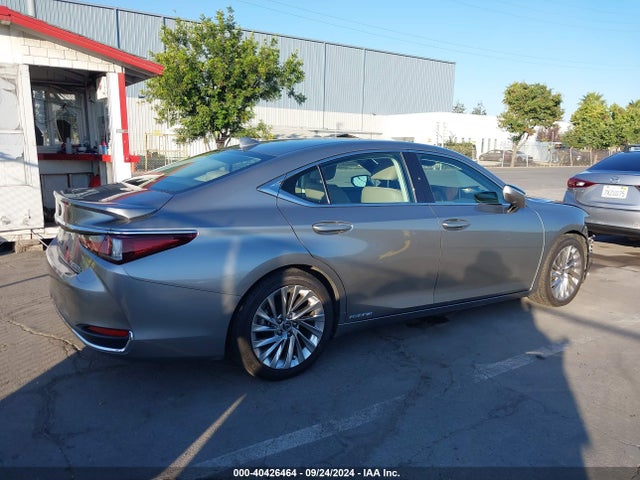 58AEA1C16MU001444 Lexus Es 300h Luxury