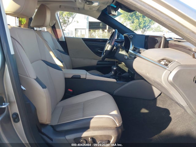 58AEA1C16MU001444 Lexus Es 300h Luxury