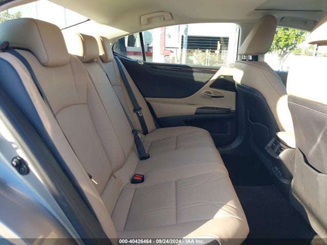 58AEA1C16MU001444 Lexus Es 300h Luxury