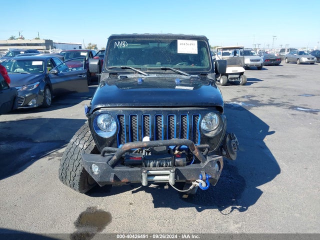 1C4HJXDG4JW241428 Jeep Wrangler Unlimited Sport S 4x4