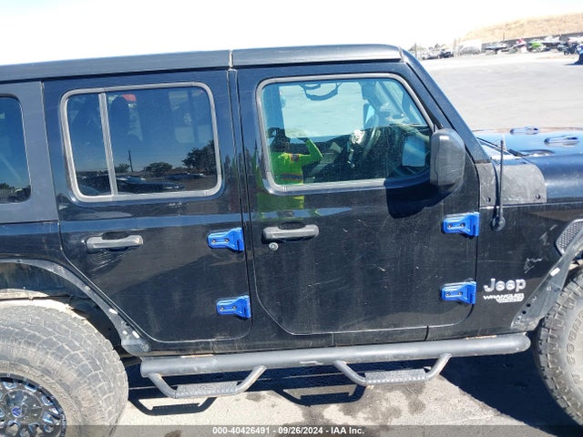 1C4HJXDG4JW241428 Jeep Wrangler Unlimited Sport S 4x4