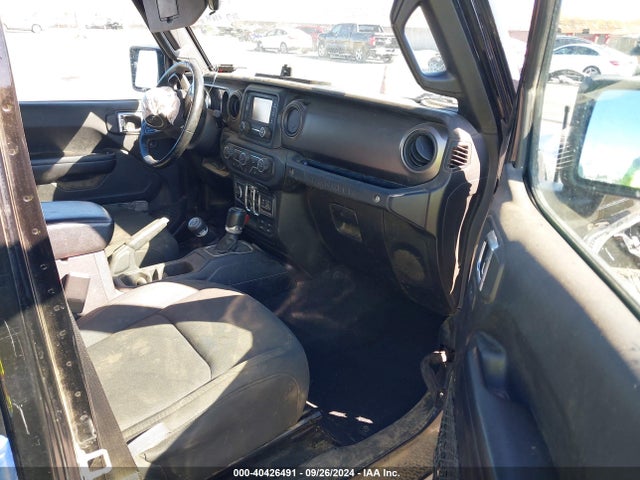 1C4HJXDG4JW241428 Jeep Wrangler Unlimited Sport S 4x4