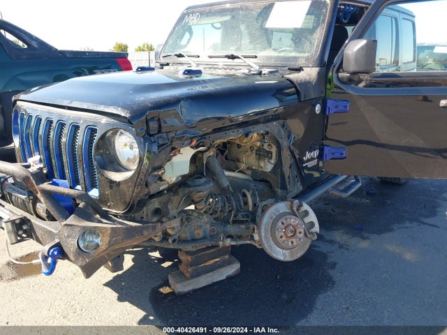 1C4HJXDG4JW241428 Jeep Wrangler Unlimited Sport S 4x4