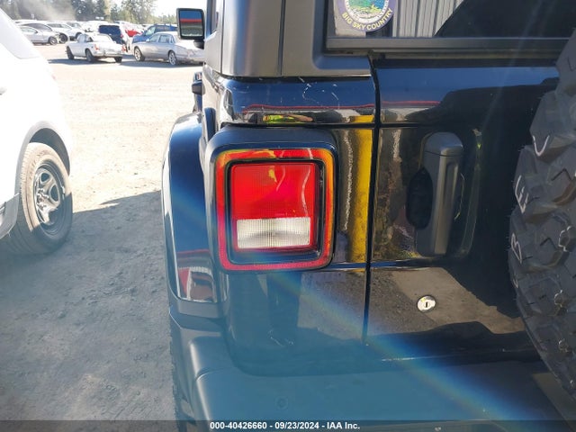 1C4HJXEG2KW527746 Jeep Wrangler Unlimited Sahara 4x4