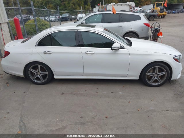 WDDZF4KB3HA026499 Mercedes-Benz E 300 4matic