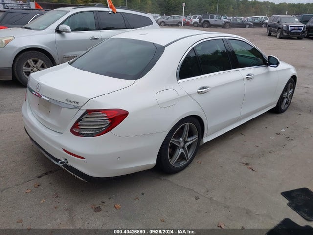 WDDZF4KB3HA026499 Mercedes-Benz E 300 4matic