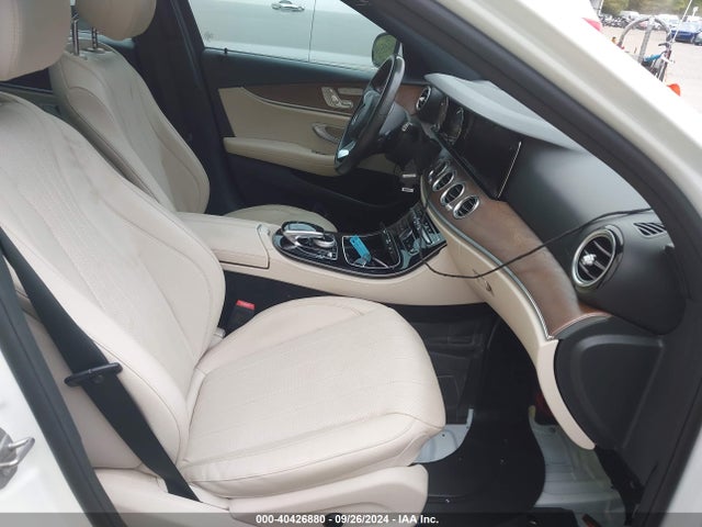 WDDZF4KB3HA026499 Mercedes-Benz E 300 4matic