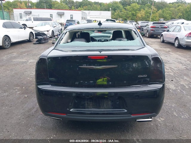 Chrysler 300 Touring 2018 2C3CCAAG0JH308583 Image 16