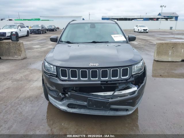 3C4NJCBB0JT124793 Jeep Compass Latitude Fwd