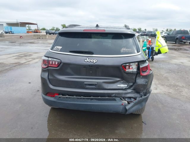 3C4NJCBB0JT124793 Jeep Compass Latitude Fwd