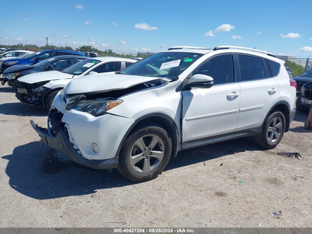 Toyota Rav4 Xle 2015 JTMWFREV6FD072131 Image 2
