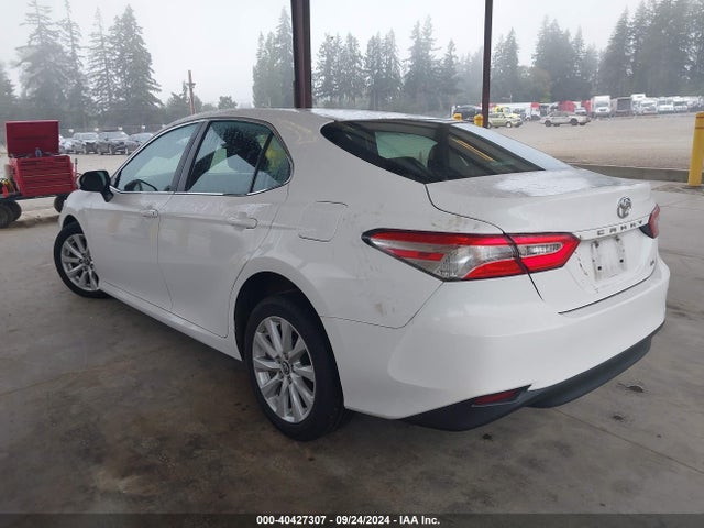 Toyota CAMRY LE 2018 4T1B11HK4JU124764 Image 3