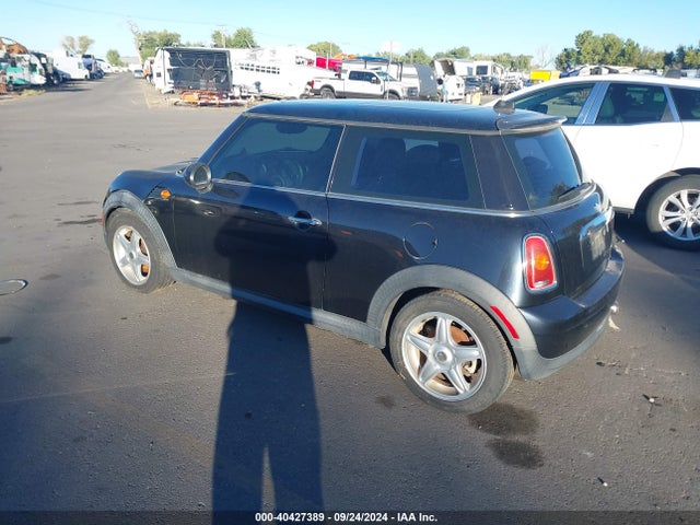 2007 MINI COOPER WMWMF33567TL68455 Photo 2
