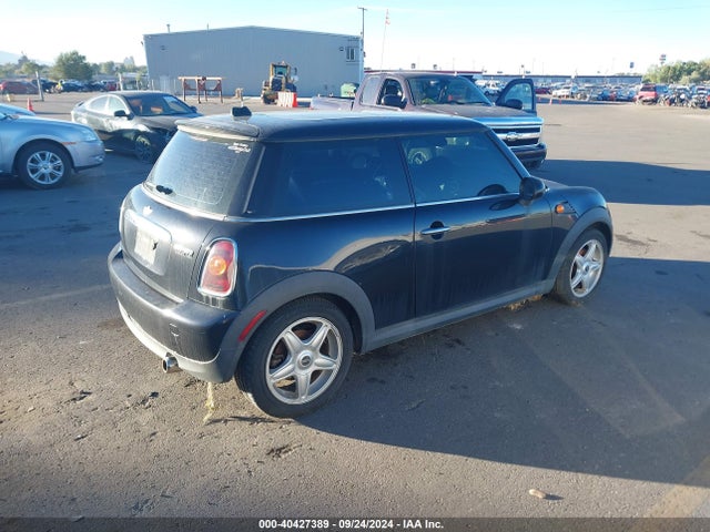 2007 MINI COOPER WMWMF33567TL68455 Photo 3