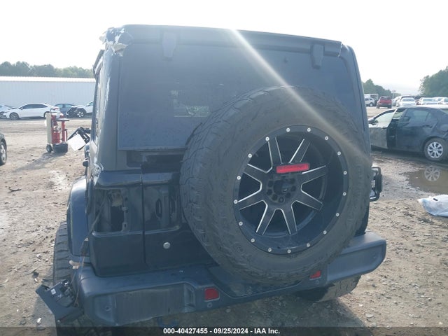 1C4HJXEN6KW595840 Jeep Wrangler Unlimited Sahara 4x4