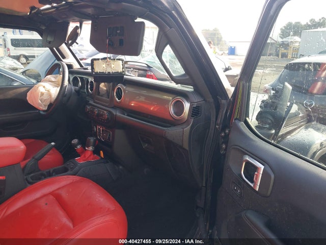 1C4HJXEN6KW595840 Jeep Wrangler Unlimited Sahara 4x4