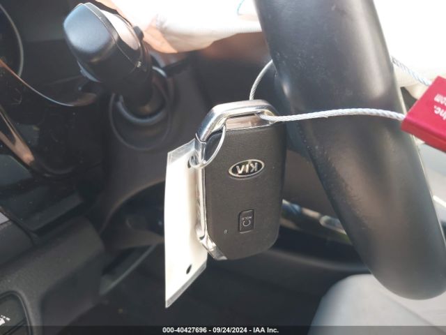 KNDERCAA3M7045760 KIA SELTOS EX
