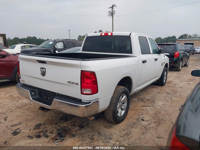 3C6RR7KT0LG132163 RAM 1500 Classic Tradesman  4x4 5'7 Box