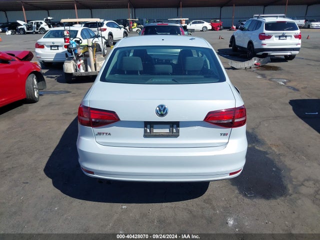 3VW2B7AJ0JM262678 Volkswagen Jetta 1.4t S