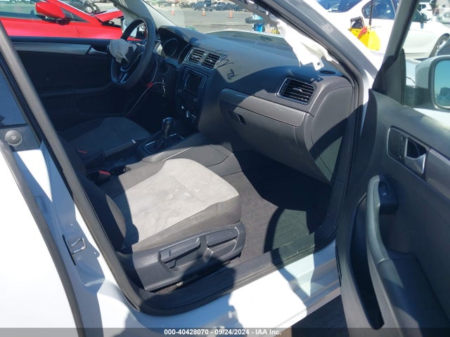 3VW2B7AJ0JM262678 Volkswagen Jetta 1.4t S