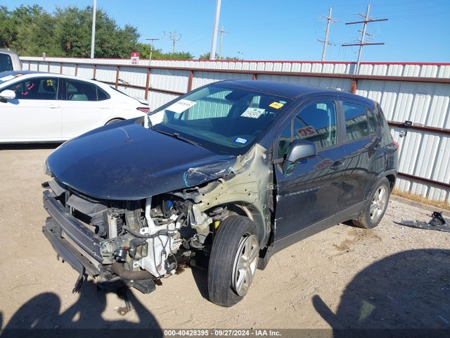 Chevrolet TRAX LS 2019 3GNCJKSB4KL274660 Image 2