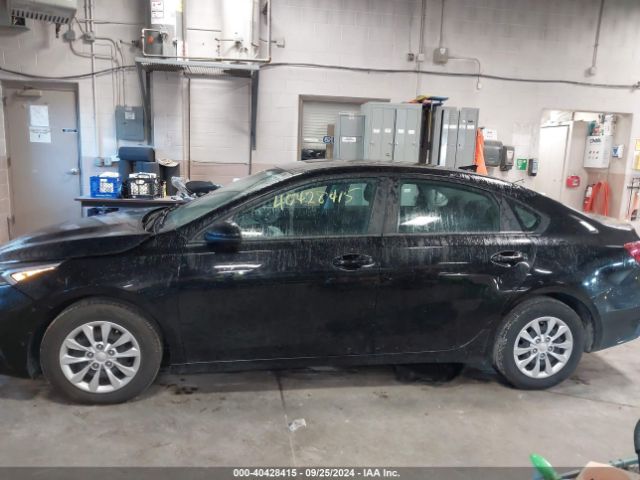 3KPF24AD2NE430527 KIA FORTE FE