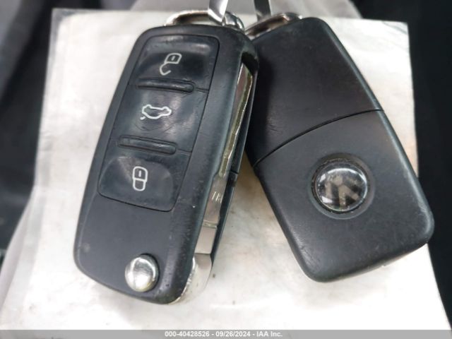 1VWBT7A37HC082513 Volkswagen Passat 1.8t Se