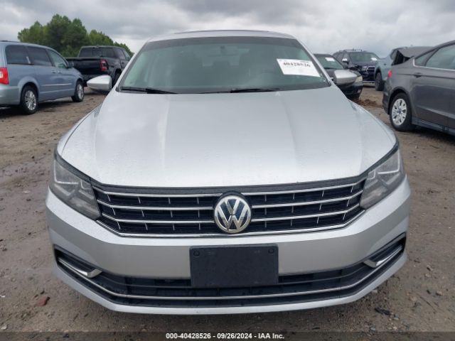 1VWBT7A37HC082513 Volkswagen Passat 1.8t Se