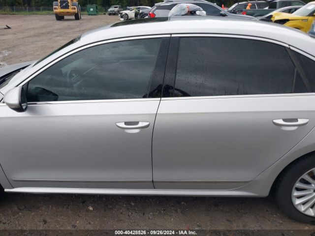 1VWBT7A37HC082513 Volkswagen Passat 1.8t Se